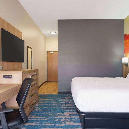 La Quinta Inn & Suites By Wyndham San Antonio Seaworld Lafb מראה חיצוני תמונה