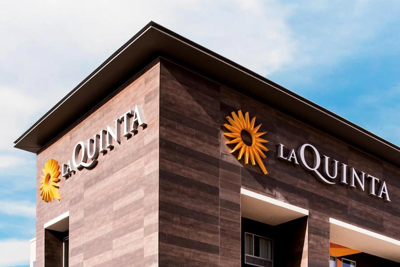 La Quinta Inn & Suites By Wyndham San Antonio Seaworld Lafb מראה חיצוני תמונה