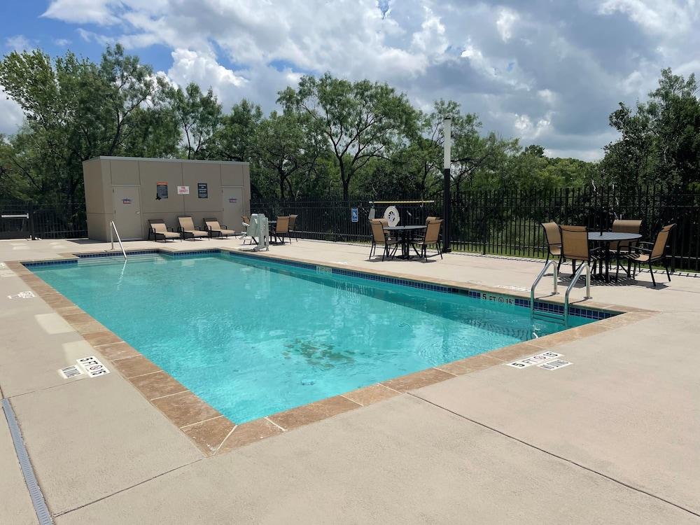 La Quinta Inn & Suites By Wyndham San Antonio Seaworld Lafb מראה חיצוני תמונה