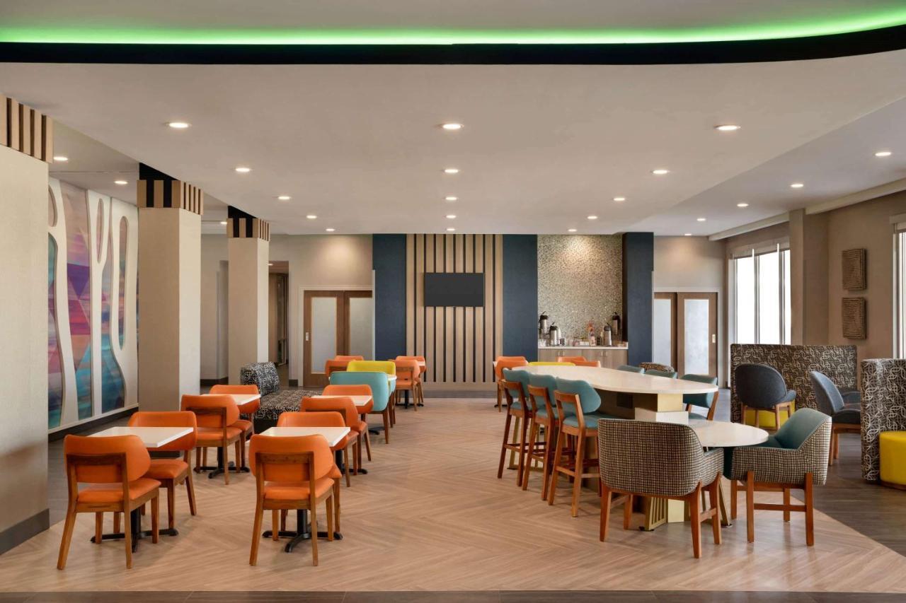 La Quinta Inn & Suites By Wyndham San Antonio Seaworld Lafb מראה חיצוני תמונה