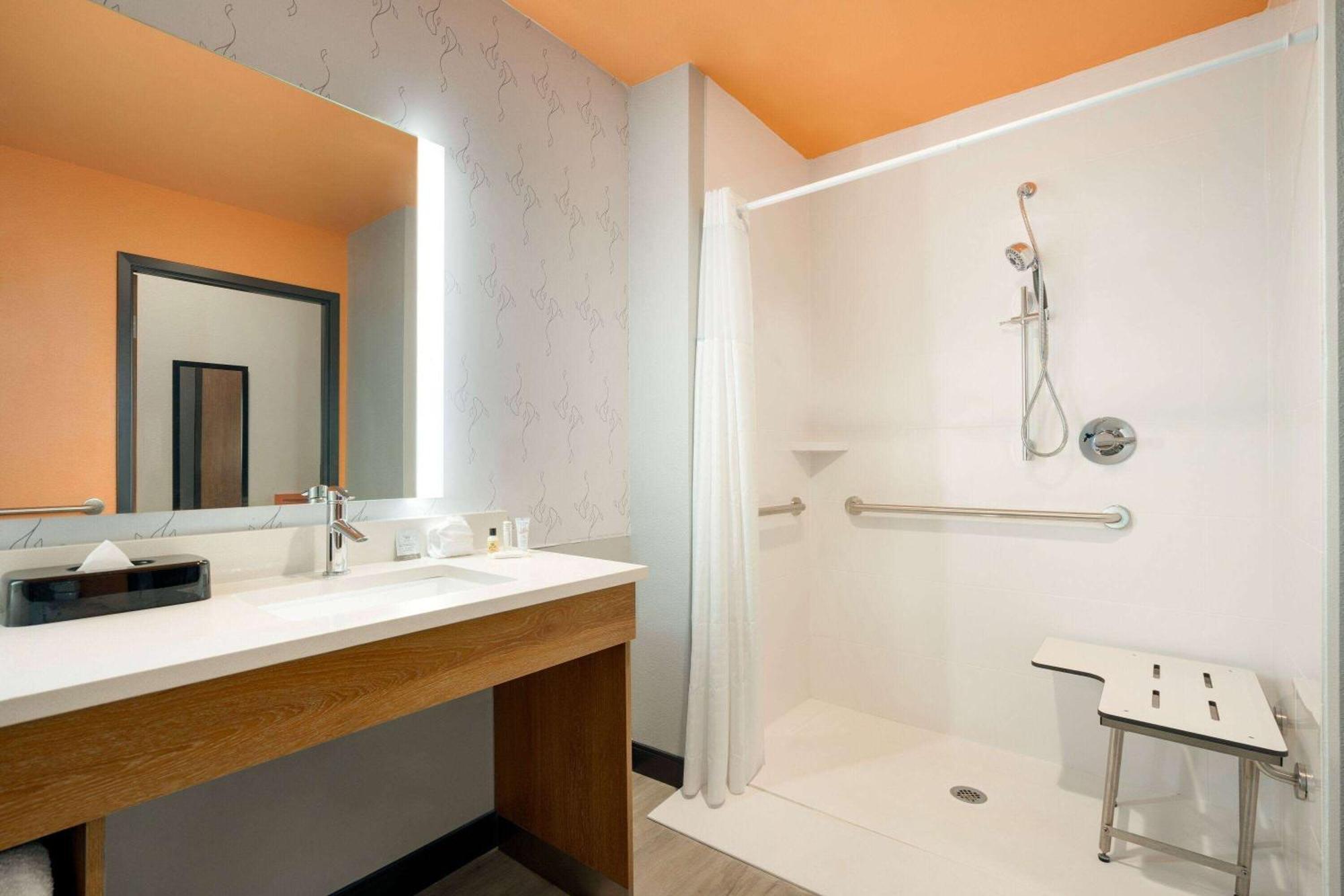 La Quinta Inn & Suites By Wyndham San Antonio Seaworld Lafb מראה חיצוני תמונה
