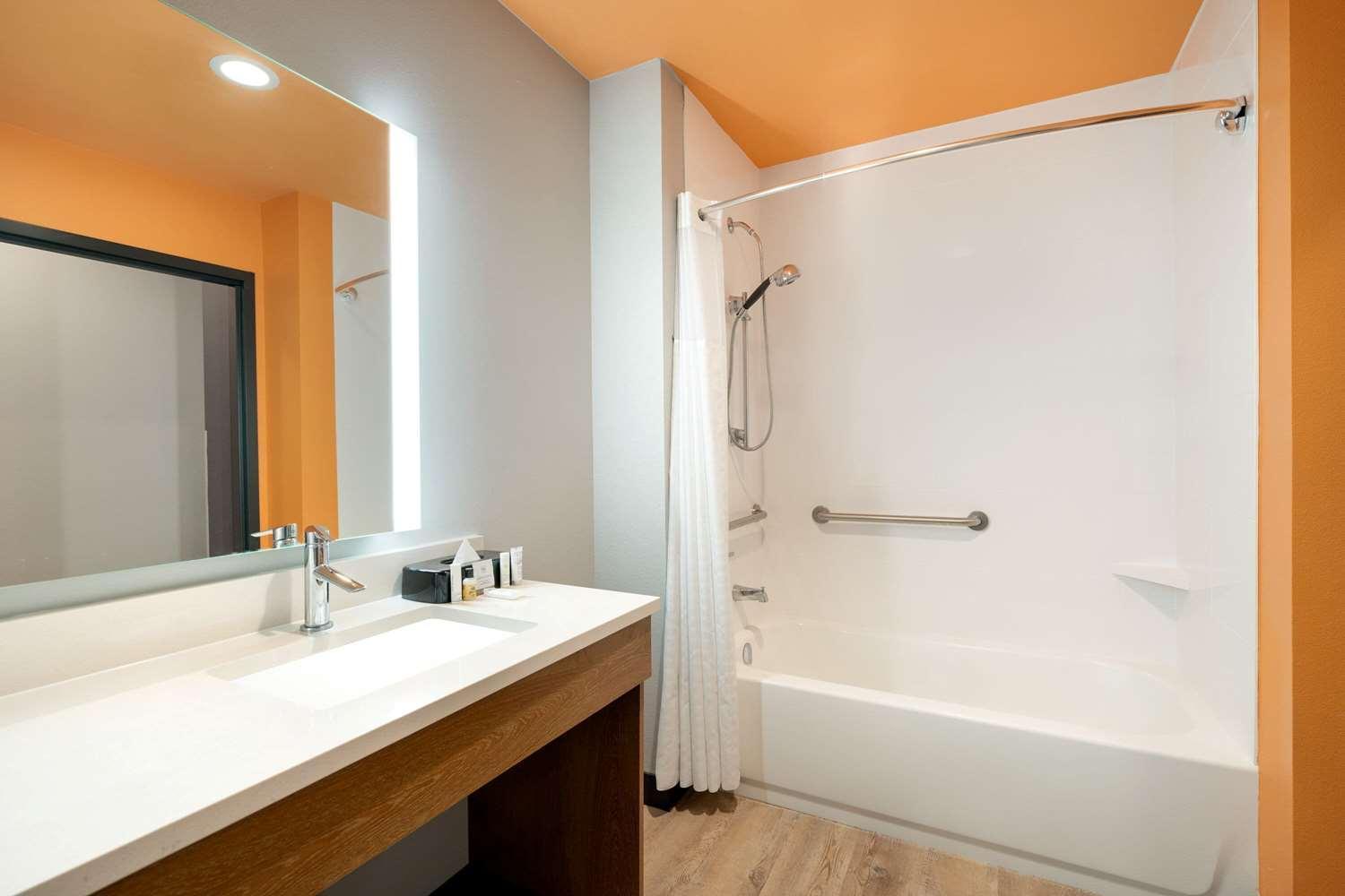 La Quinta Inn & Suites By Wyndham San Antonio Seaworld Lafb מראה חיצוני תמונה